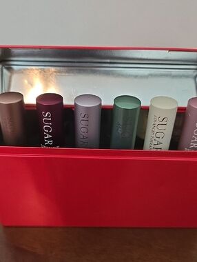 fresh Set Of 6 Sugar Lipbalms In Red Tin ( Never Used)